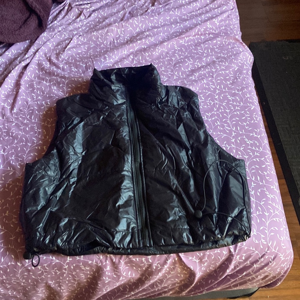 ChicMe zip up sleeveless puffer vest black M New